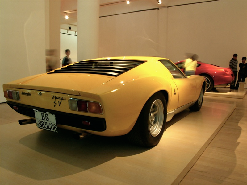 Illustration for article titled Deception in Sant’Agata: How the Lamborghini Miura Made Mid-Engined Layouts Look Good